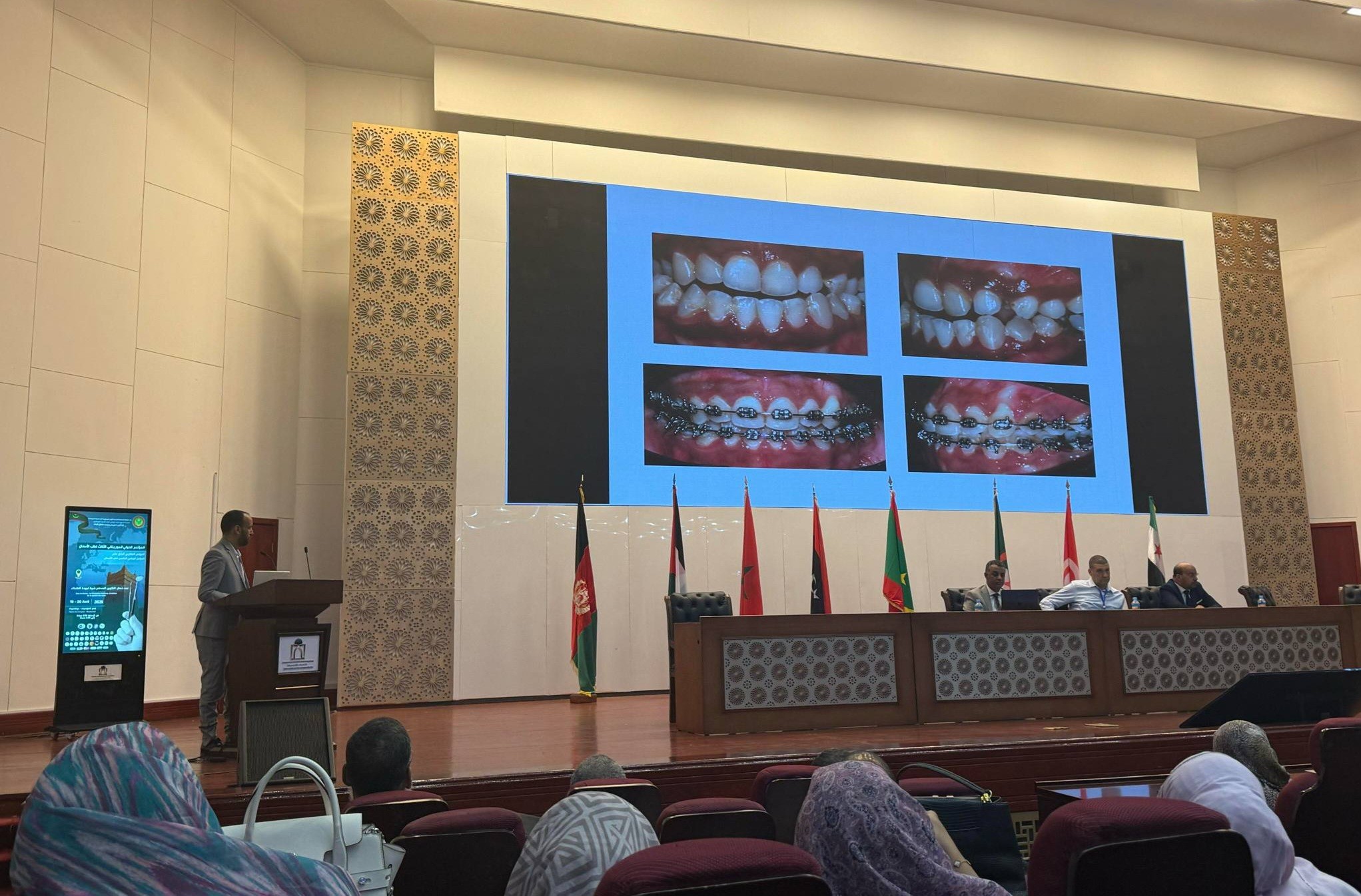 Dr. Sidi Abdoullah dans son cabinet d'orthodontie moderne